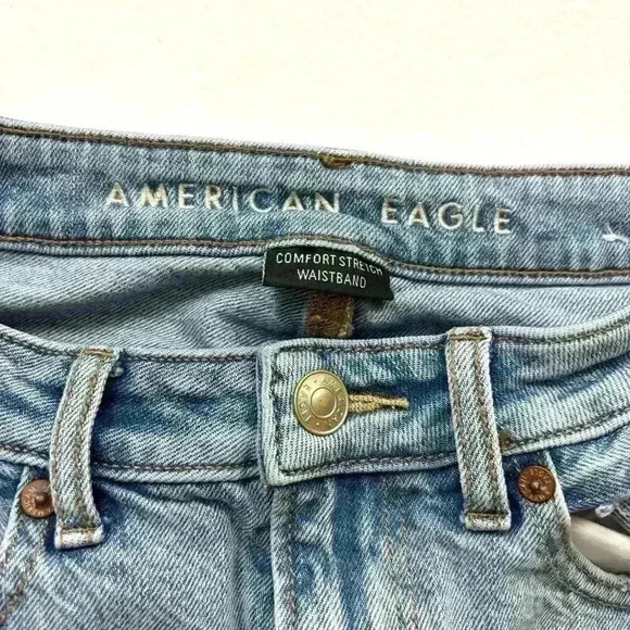 American Eagle High Rise Mom Light Wash Fade Distress Ankle Jean Size 2 X-Short - Picture 12 of 15